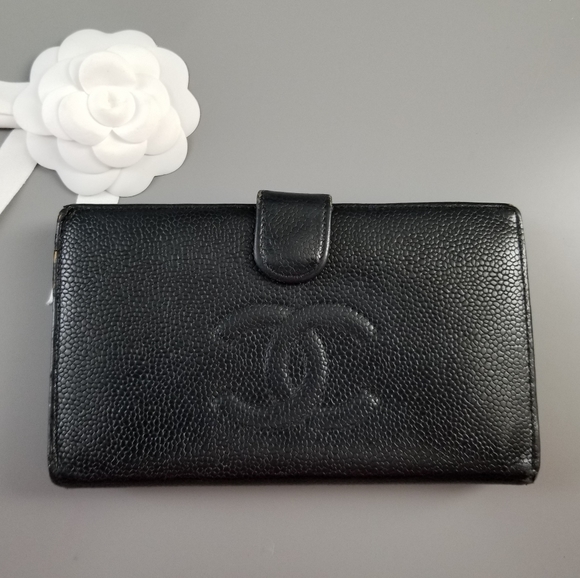 CHANEL CC Beautiful Caviar leather Chanel Flap wallet with Gold Hardware Italy - Picture 1 of 16